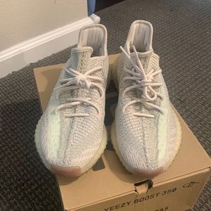 Yeezy 350 V2 Citrin non-reflective
